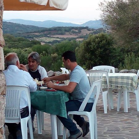 Villa Turismo Rurale L'Agliuledda à Sant'Antonio di Gallura Extérieur photo