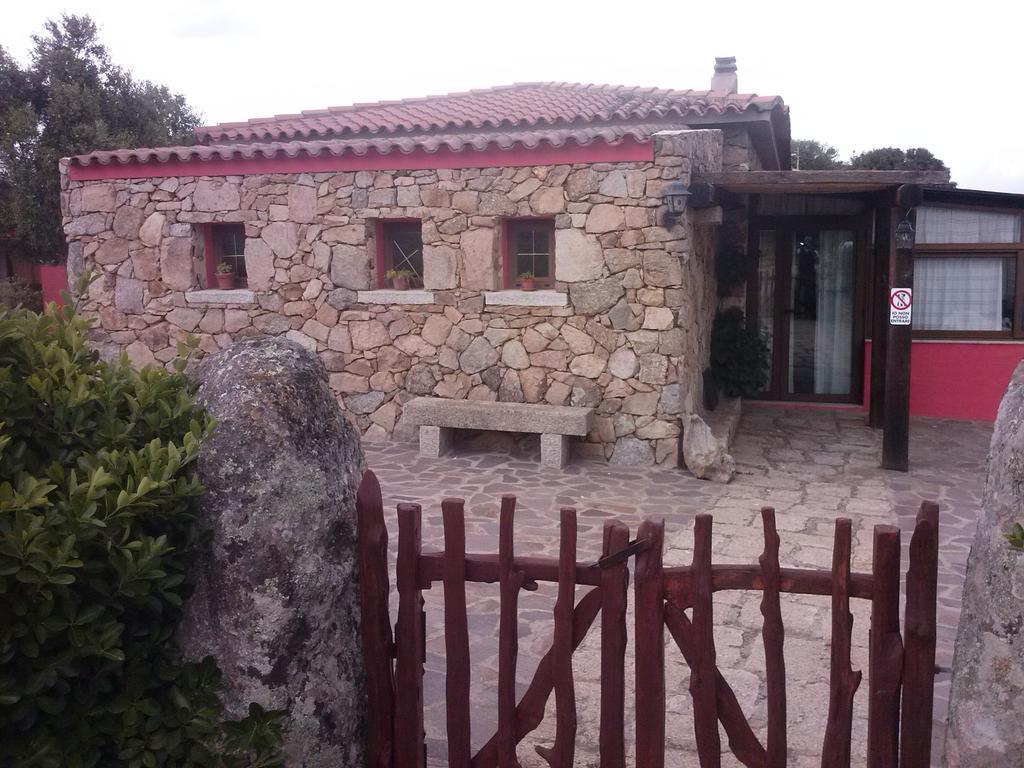 Villa Turismo Rurale L'Agliuledda à Sant'Antonio di Gallura Extérieur photo