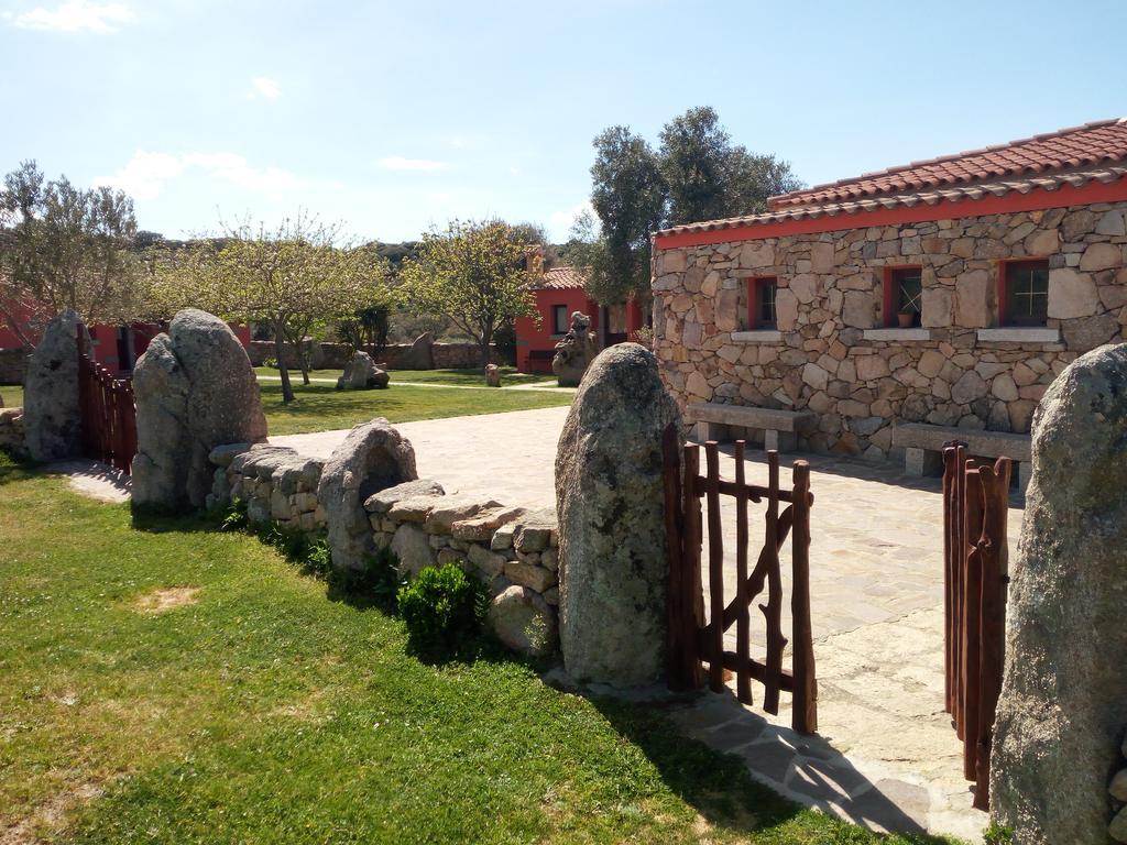 Villa Turismo Rurale L'Agliuledda à Sant'Antonio di Gallura Extérieur photo