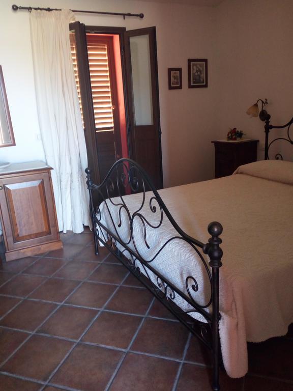 Villa Turismo Rurale L'Agliuledda à Sant'Antonio di Gallura Extérieur photo