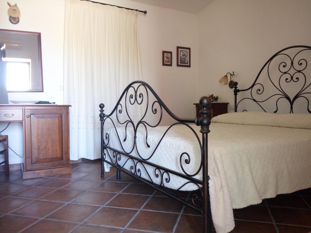 Villa Turismo Rurale L'Agliuledda à Sant'Antonio di Gallura Extérieur photo