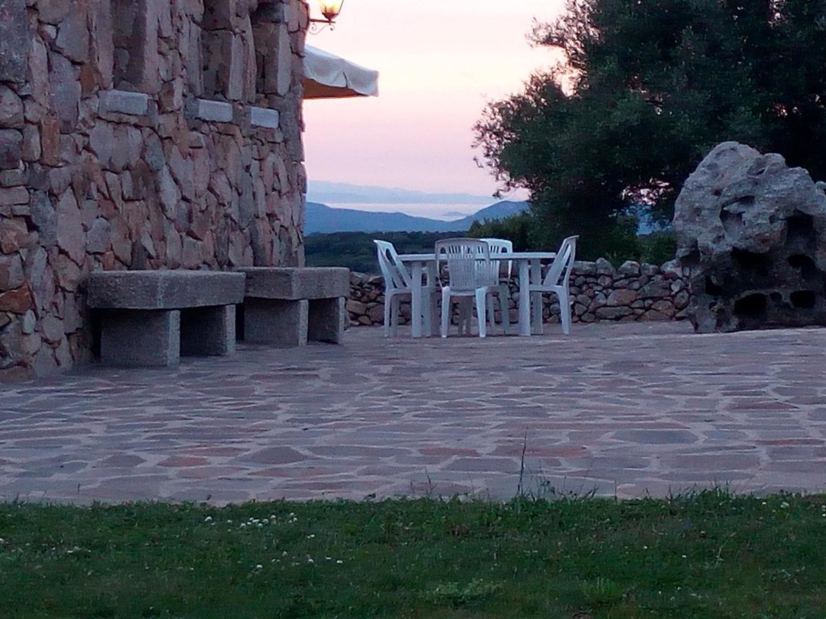 Villa Turismo Rurale L'Agliuledda à Sant'Antonio di Gallura Extérieur photo