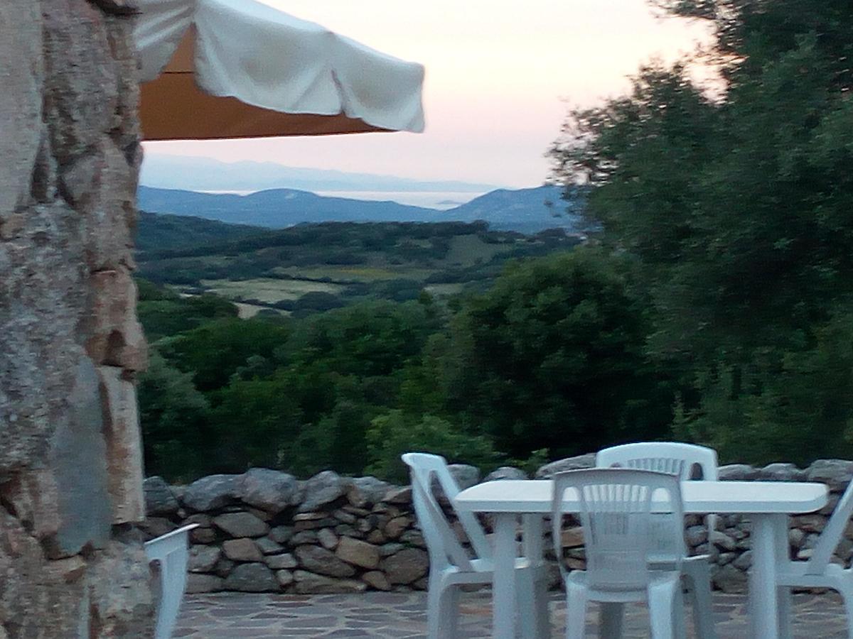 Villa Turismo Rurale L'Agliuledda à Sant'Antonio di Gallura Extérieur photo